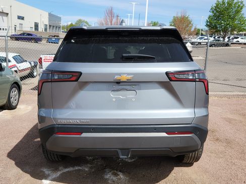 Used 2025 Chevrolet Equinox LT w/ Convenience Package II image 3
