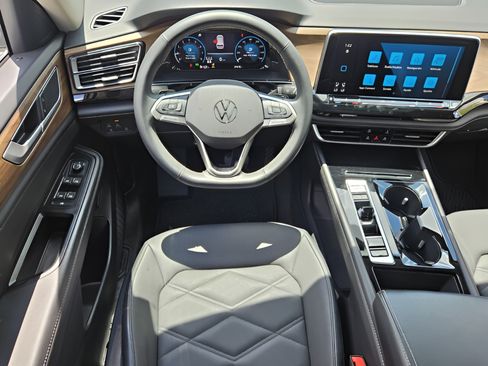 Certified 2024 Volkswagen Atlas SE FWD image 10