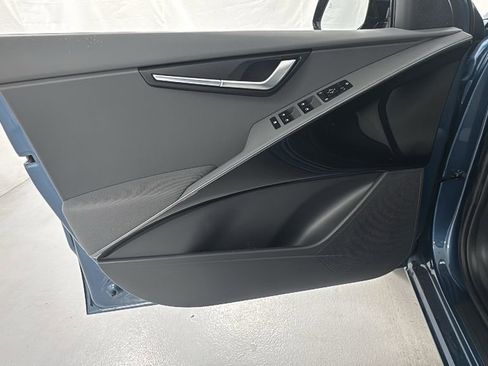 New 2025 Kia Niro EX Touring image 18