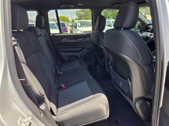 New 2026 Jeep Grand Cherokee Laredo RWD image 17