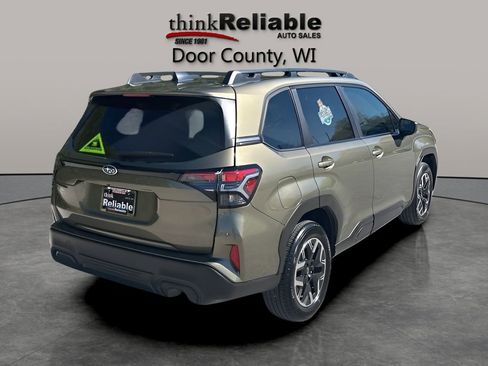Used 2025 Subaru Forester Premium AWD/4WD image 6