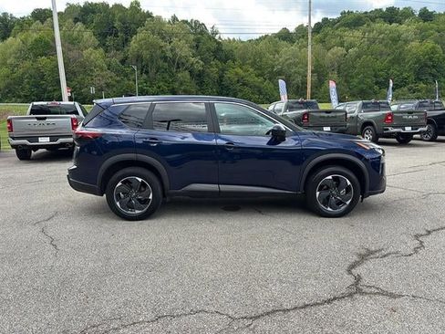 Used 2024 Nissan Rogue SV AWD/4WD image 4