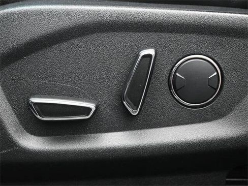 Used 2016 Ford Explorer XLT w/ Equipment Group 202A image 14