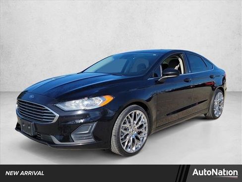 Used 2020 Ford Fusion SE image 1