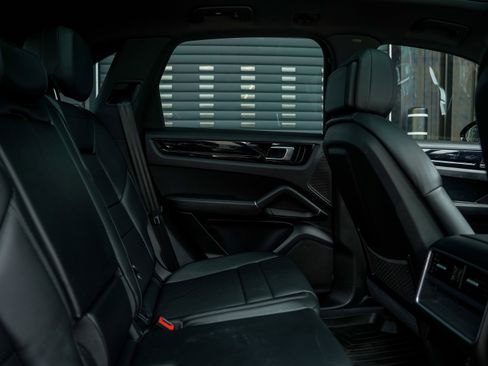 Certified 2019 Porsche Cayenne image 27