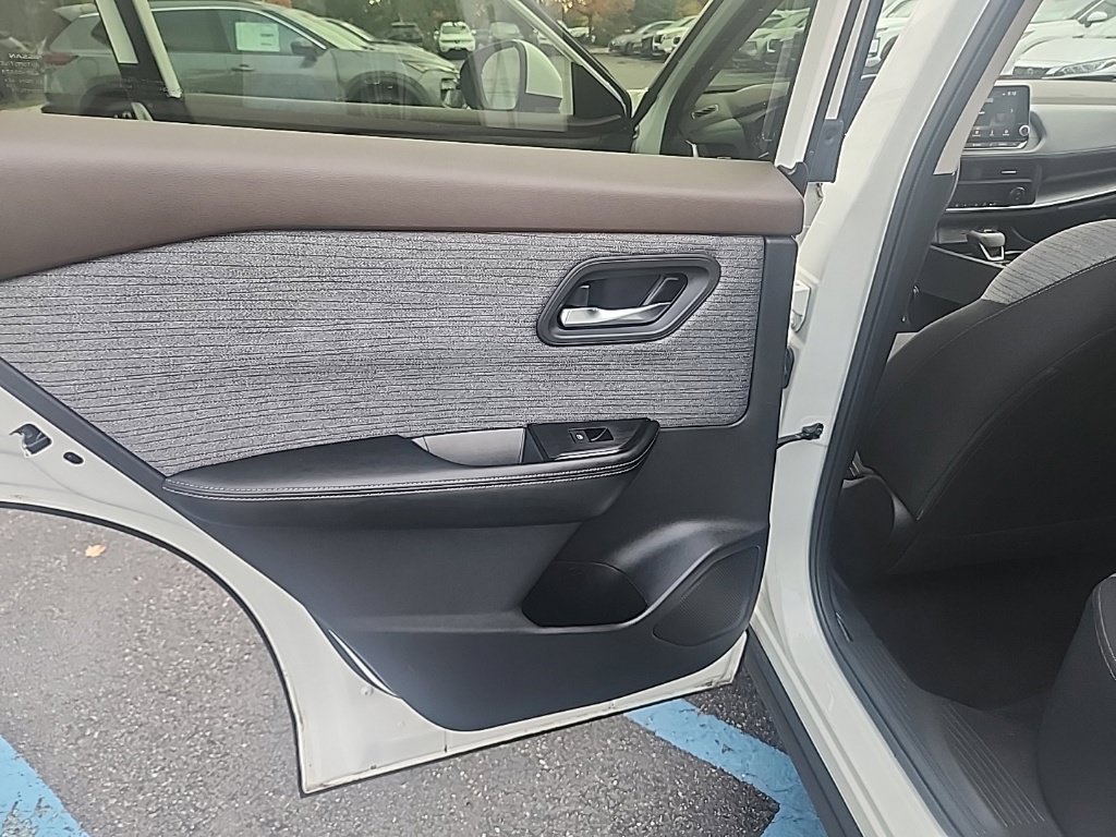 Certified 2023 Nissan Rogue SV AWD/4WD image 23