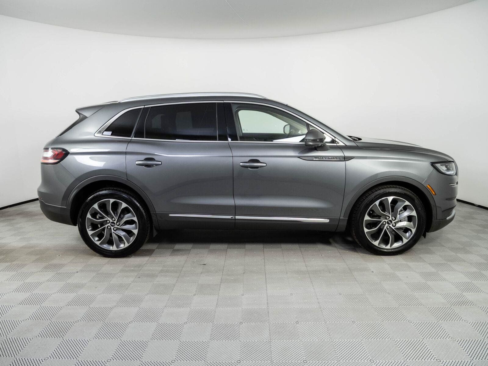 Used 2022 Lincoln Nautilus Reserve AWD/4WD image 27