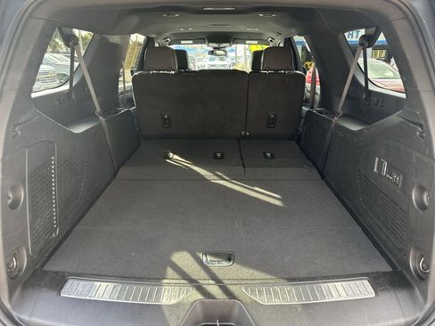 Used 2024 Chevrolet Suburban Premier image 31