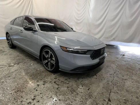 Used 2025 Honda Accord Sport image 2