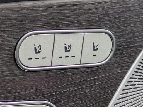 Used 2021 Mercedes-Benz GLS 580 4MATIC image 23