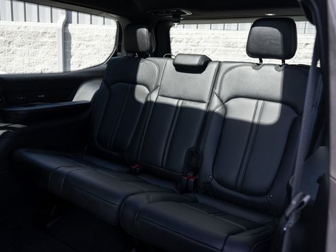 New 2026 Jeep Grand Wagoneer Limited AWD/4WD image 36