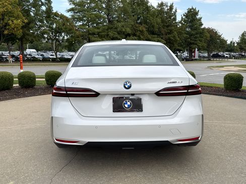 New 2026 BMW i5 eDrive40 w/ Premium Package image 4