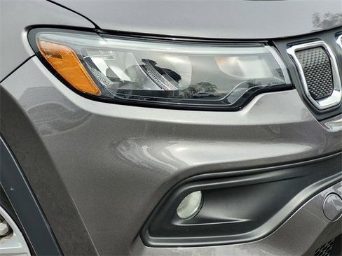 Used 2022 Jeep Compass Latitude image 11