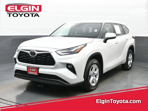 Used 2024 Toyota Highlander LE AWD/4WD image 1