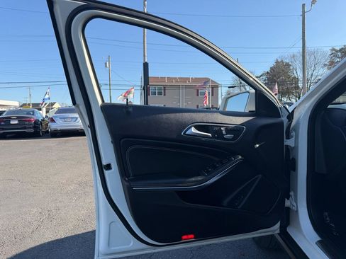 Used 2018 Mercedes-Benz GLA 250 4MATIC image 8