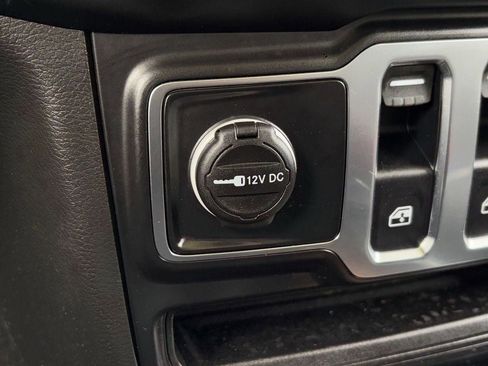 Used 2022 Jeep Wrangler Willys image 24