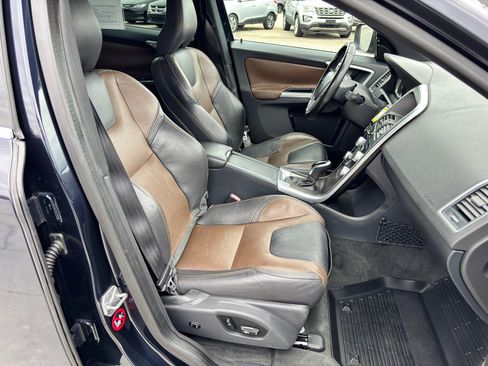 Used 2016 Volvo XC60 T5 Premier w/ Proximity Package image 25