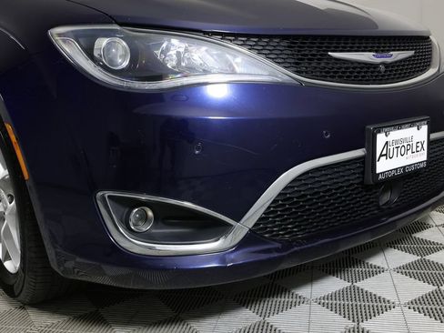 Used 2019 Chrysler Pacifica Touring-L Plus FWD image 41