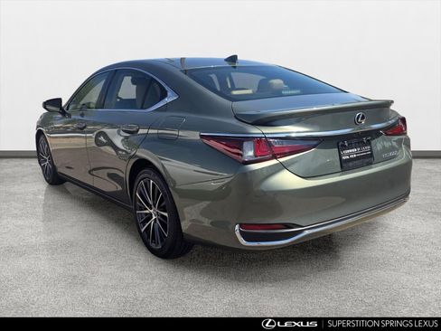Used 2024 Lexus ES 300h w/ Accessory Package (Z2) FWD image 4