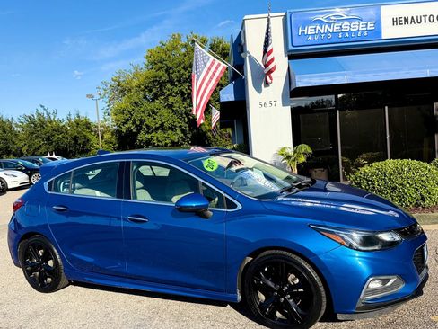 Used 2017 Chevrolet Cruze Premier FWD image 1