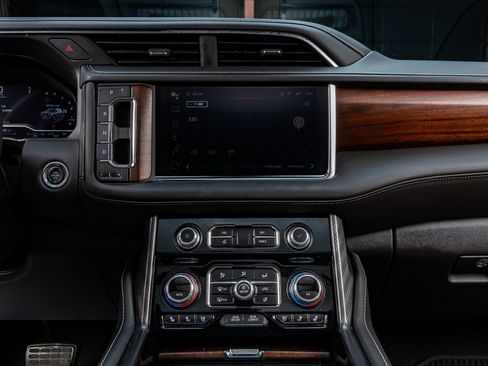 Used 2024 GMC Yukon Denali Ultimate AWD/4WD image 23