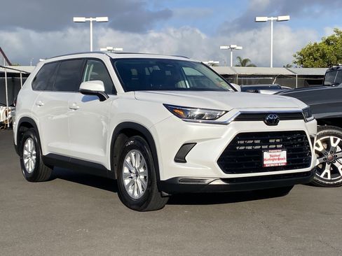 Certified 2025 Toyota Grand Highlander AWD image 2