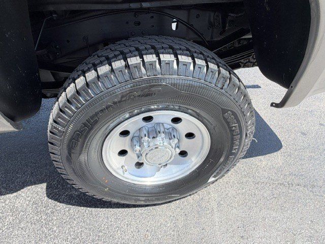 Used 2002 Ford F250 XL AWD/4WD image 11