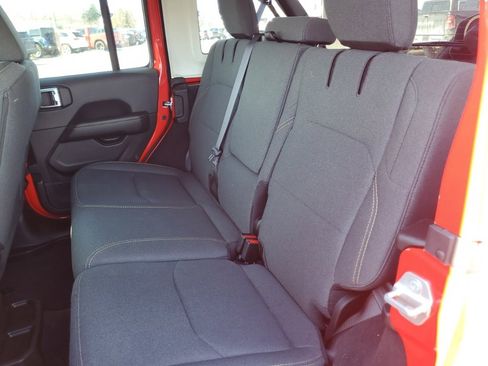 Used 2025 Jeep Wrangler Unlimited Sahara image 27