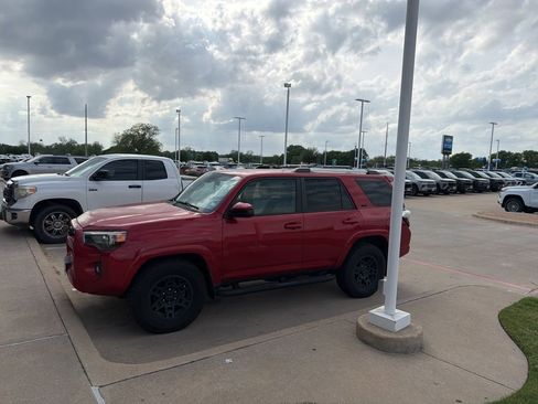 Used 2022 Toyota 4Runner SR5 RWD image 5