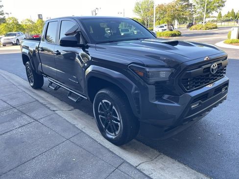 Used 2024 Toyota Tacoma TRD Sport w/ TRD Sport Upgrade Package RWD image 2