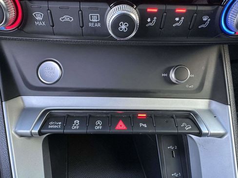 Used 2019 Audi Q3 2.0T Premium w/ Convenience Package image 27