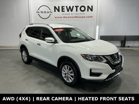 Used 2019 Nissan Rogue SV image 1