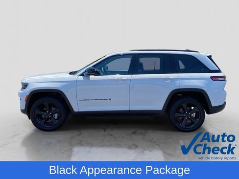 Certified 2025 Jeep Grand Cherokee Limited w/ Black Appearance Package AWD/4WD image 3