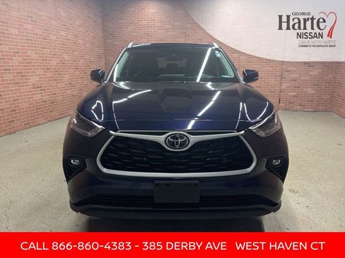 Used 2021 Toyota Highlander XLE image 2