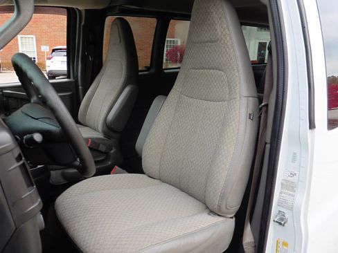 Used 2019 Chevrolet Express 3500 LT w/ LT Preferred Equipment Group image 5