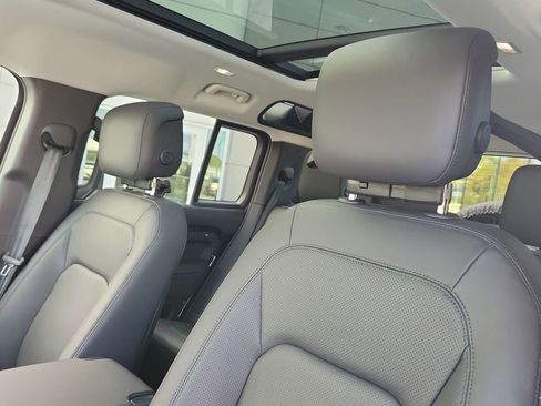 New 2026 Land Rover Defender 110 X-Dynamic SE image 25