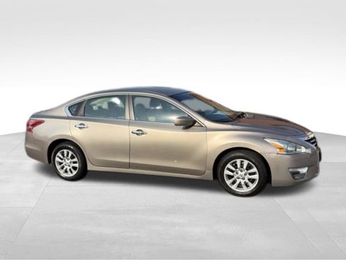 Used 2013 Nissan Altima 2.5 S FWD image 21