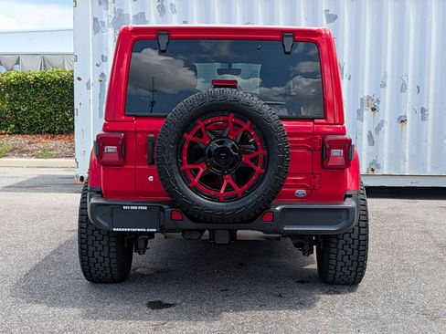 Used 2018 Jeep Wrangler Unlimited Sahara AWD/4WD image 5