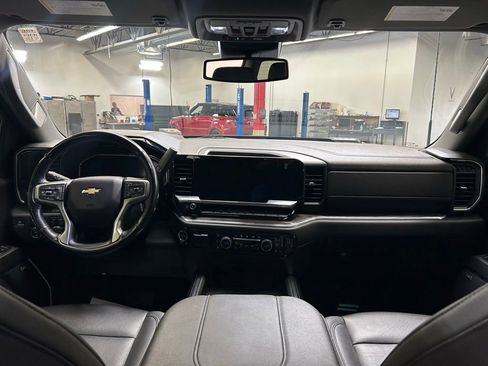 Used 2024 Chevrolet Silverado 2500 LTZ w/ LTZ Convenience Package AWD/4WD image 18