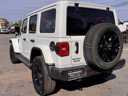 Used 2025 Jeep Wrangler Unlimited Sahara AWD/4WD image 5