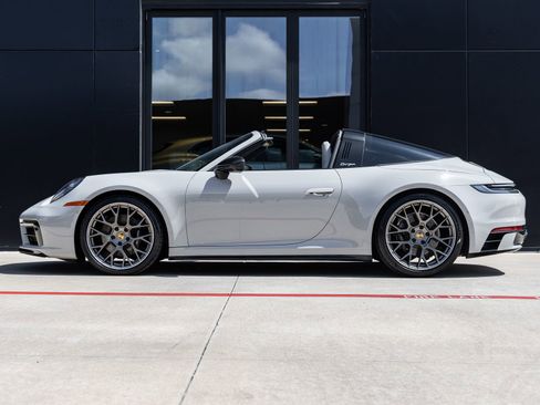 Certified 2022 Porsche 911 Targa 4S AWD/4WD image 2