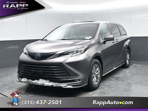 Used 2022 Toyota Sienna XLE image 26