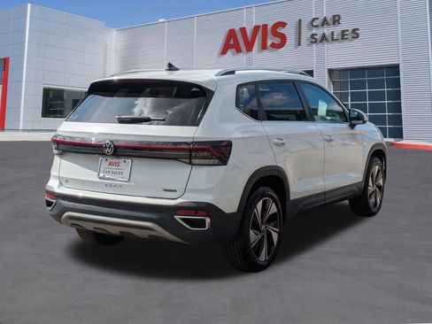Used 2025 Volkswagen Taos SE AWD/4WD image 6