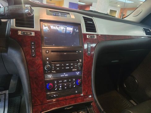 Used 2009 Cadillac Escalade EXT image 22