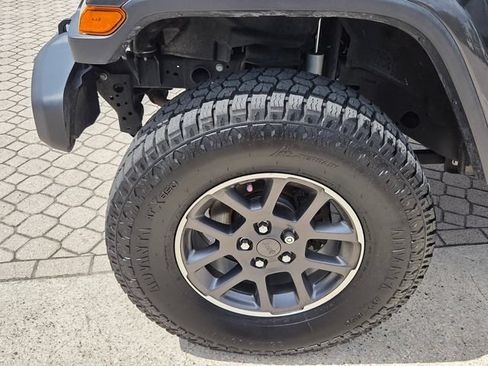 Used 2020 Jeep Gladiator Overland AWD/4WD image 7