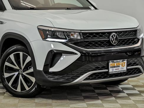 Certified 2023 Volkswagen Taos SE w/ Panoramic Sunroof Package AWD/4WD image 2