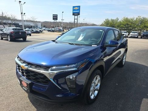Used 2024 Chevrolet Trax LS w/ LS Convenience Package FWD image 6