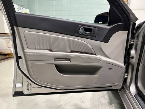 Used 2005 Cadillac STS V8 w/ Preferred Equipment Group image 21