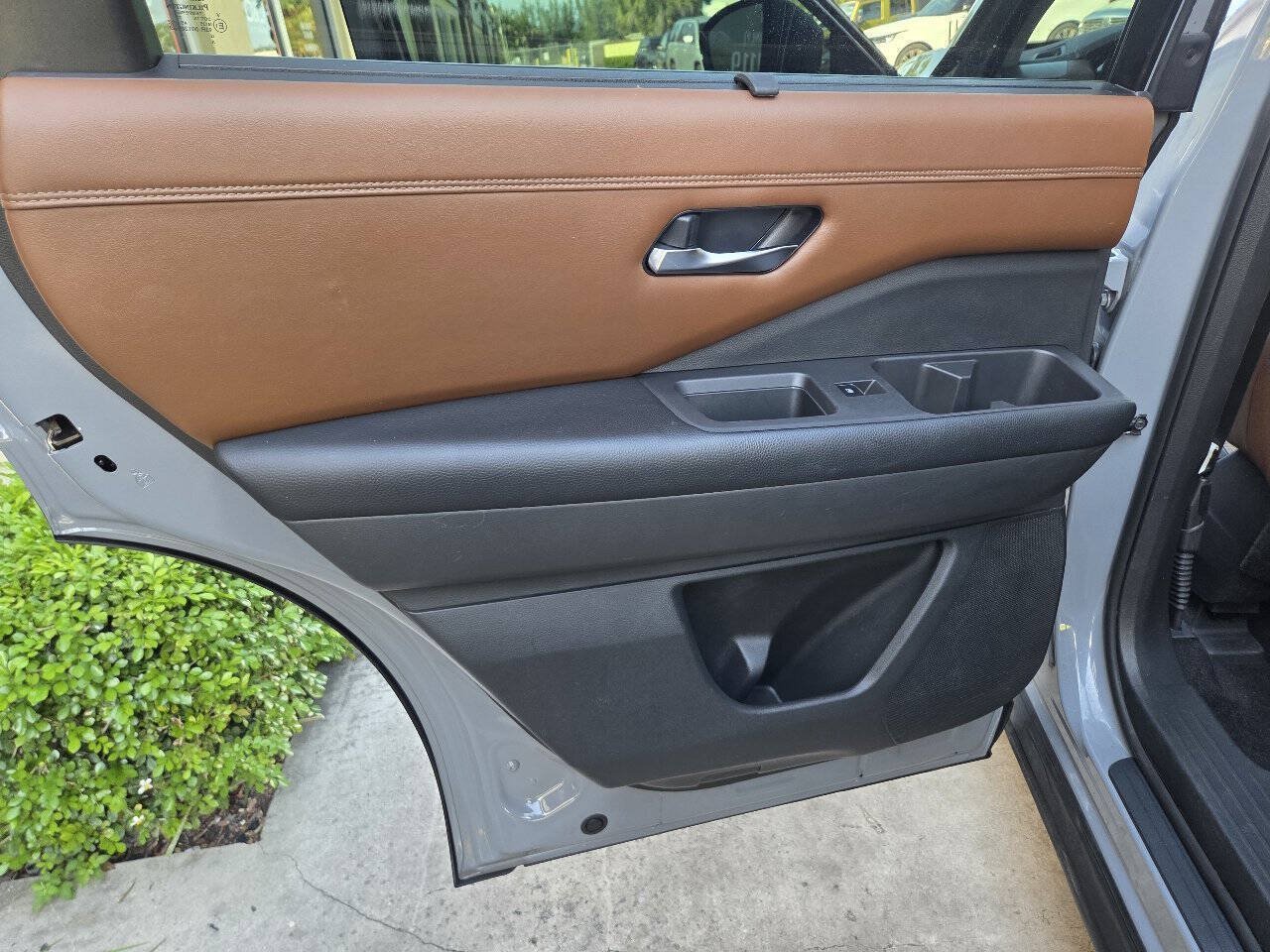 Used 2022 Nissan Pathfinder Platinum w/ Cargo Package FWD image 17