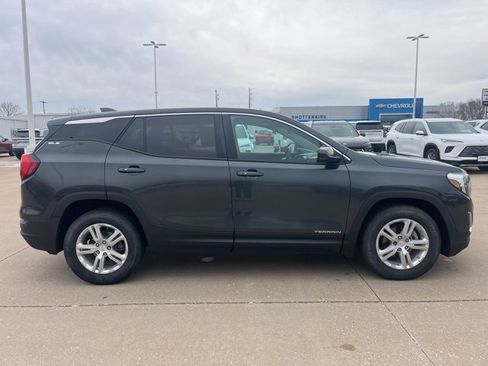Used 2018 GMC Terrain SLE image 2